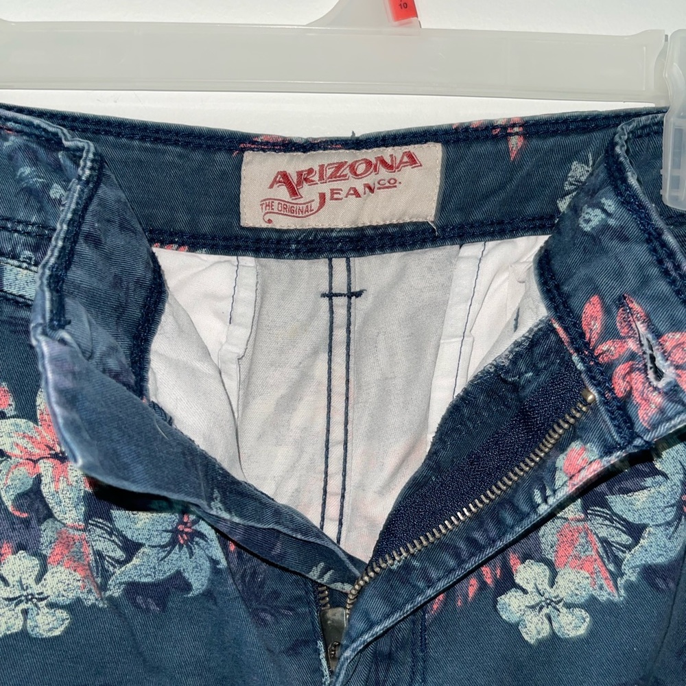 Mens Shorts - Picture 2 of 3